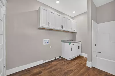 558 S 3rd Street, Rochelle, IL 61068 - Photo 17