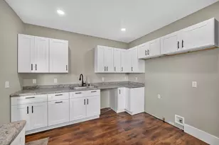 558 S 3rd St, Rochelle, IL 61068 - Photo 11