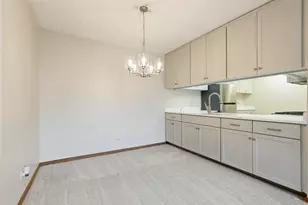 10420 Circle Dr, Oak Lawn, IL 60453 - Photo 5