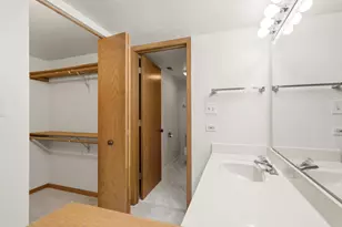10420 Circle Dr, Oak Lawn, IL 60453 - Photo 9