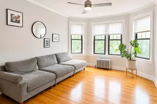 2332 W Addison St, Chicago, IL 60618 - Photo 3