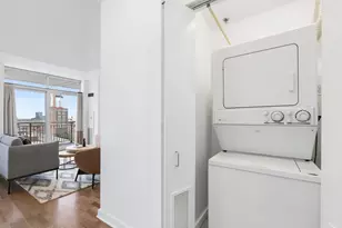 330 W Grand Ave, Chicago, IL 60654 - Photo 11