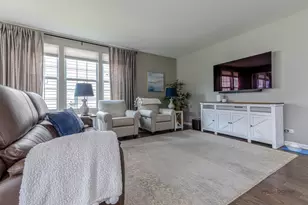 7 Melrose Pl, Hawthorn Woods, IL 60047 - Photo 7