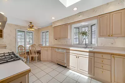 495 E Park Manor Court, Elmhurst, IL 60126 - Photo 9