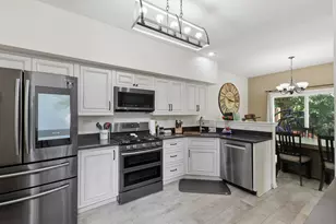 1061 Woodview Ct, Aurora, IL 60502 - Photo 7
