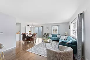1811 Carlisle Ct, Schaumburg, IL 60194 - Photo 3