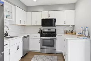 1811 Carlisle Ct, Schaumburg, IL 60194 - Photo 7