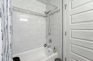 1811 Carlisle Ct, Schaumburg, IL 60194 - Photo 13