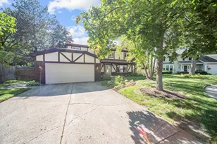 728 Price Ln, Deerfield, IL 60015 - Photo 1