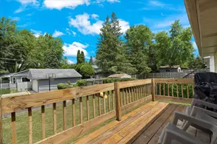 424 E Shorewood Rd, Round Lake Beach, IL 60073 - Photo 21