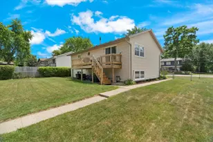 424 E Shorewood Rd, Round Lake Beach, IL 60073 - Photo 23