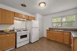 3906 Grove Ave, McHenry, IL 60050 - Photo 5