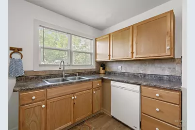 3906 Grove Avenue, McHenry, IL 60050 - Photo 7