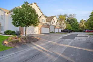 2247 Stoughton Dr, Aurora, IL 60502 - Photo 3