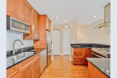 559 W Surf Street #500, Chicago, IL 60657 - Photo 11
