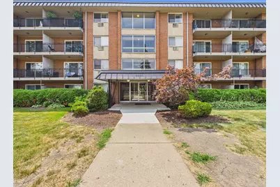 2210 S Goebbert Road #226, Arlington Heights, IL 60005 - Photo 1