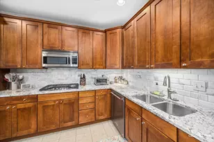 267 E Railroad Ave, Bartlett, IL 60103 - Photo 9