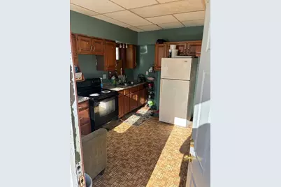 303 W Spring Street, Freeport, IL 61032 - Photo 3