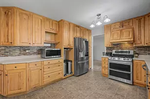 37 Yardley Ln, Schaumburg, IL 60194 - Photo 11