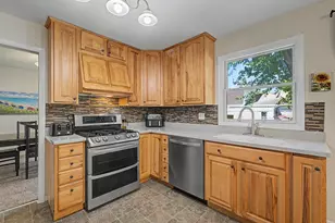 37 Yardley Ln, Schaumburg, IL 60194 - Photo 9
