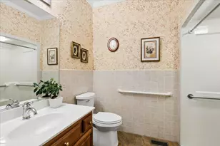 2058 Carillon Dr, Grayslake, IL 60030 - Photo 15