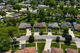301 Lance Dr, Des Plaines, IL 60016 - Photo 33