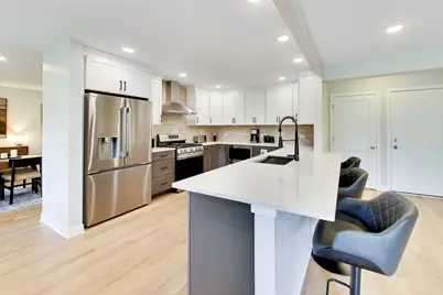 301 Lance Drive, Des Plaines, IL 60016 - Photo 9