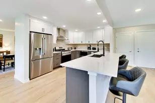 301 Lance Dr, Des Plaines, IL 60016 - Photo 9