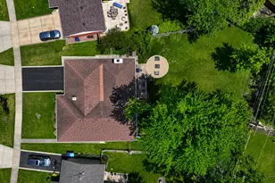 301 Lance Dr, Des Plaines, IL 60016 - Photo 3