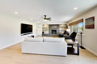 301 Lance Dr, Des Plaines, IL 60016 - Photo 5