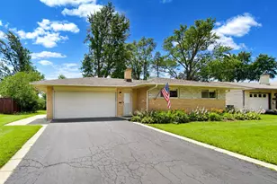 301 Lance Dr, Des Plaines, IL 60016 - Photo 1