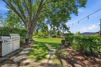1996 Holbrook Lane, Hoffman Estates, IL 60194 - Photo 31