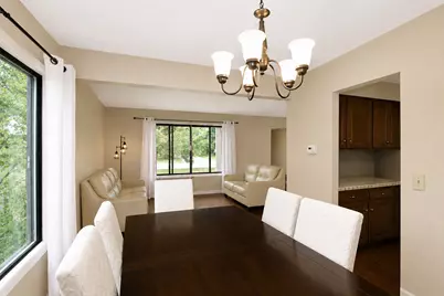 982 Valleyview Drive, Bartlett, IL 60103 - Photo 5