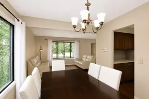 982 Valleyview Dr, Bartlett, IL 60103 - Photo 5