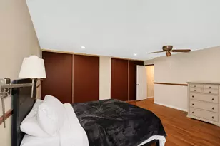 982 Valleyview Dr, Bartlett, IL 60103 - Photo 13