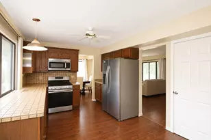 982 Valleyview Dr, Bartlett, IL 60103 - Photo 9