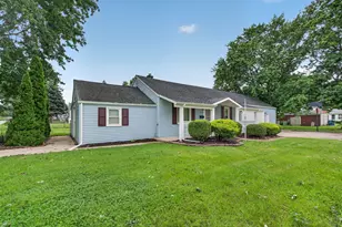 1721 Kelly Ave, Crest Hill, IL 60403 - Photo 1