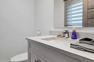 516 W Ida Ct, Mount Prospect, IL 60056 - Photo 5