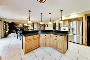 933 Spindletree Ave, Naperville, IL 60565 - Photo 9