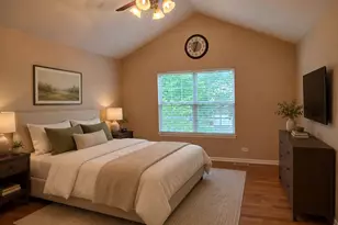 978 Oak Ridge Blvd, Elgin, IL 60120 - Photo 9