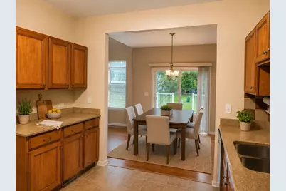 978 Oak Ridge Boulevard, Elgin, IL 60120 - Photo 5