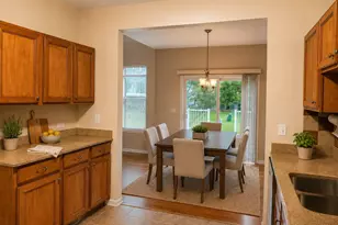 978 Oak Ridge Blvd, Elgin, IL 60120 - Photo 5