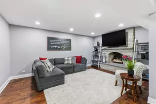 1492 Circle Ct, Elk Grove Village, IL 60007 - Photo 5