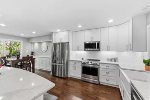 1492 Circle Ct, Elk Grove Village, IL 60007 - Photo 7
