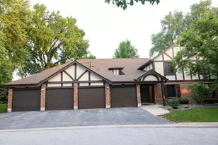8235 Poplar Ln, Palos Hills, IL 60465 - Photo 1