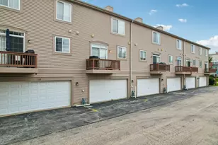 105 Station Park Cir, Grayslake, IL 60030 - Photo 25