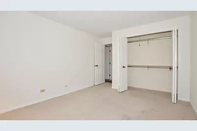 2000 Chestnut Avenue #207, Glenview, IL 60025 - Photo 7
