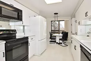 2000 Chestnut Ave, Glenview, IL 60025 - Photo 13