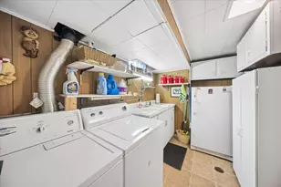 8231 W Berwyn Ave, Chicago, IL 60656 - Photo 25