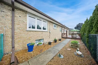 8231 W Berwyn Avenue, Chicago, IL 60656 - Photo 27